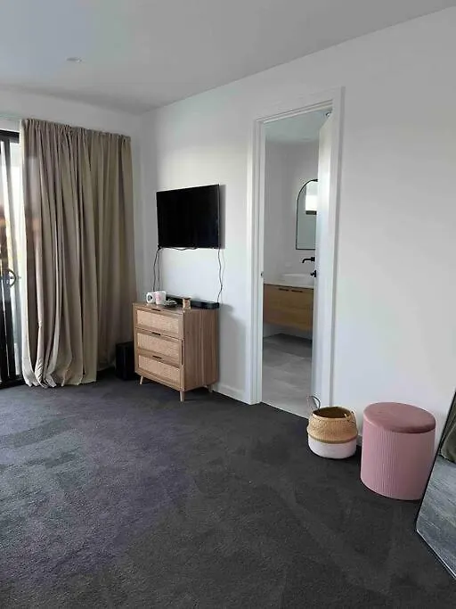 Villa Luxury On The Lake Cheltenham